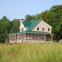 Creekview Farm Retreat Bed and Breakfast - This three bedroom guest house is located on a real working farm.