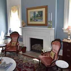 The Magnolia Suite - Second Level - 1 King Sized Bed, Separate Parlor - Private Bathroom