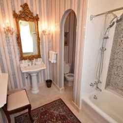 The Magnolia Suite - Second Level - 1 King Sized Bed, Separate Parlor - Private Bathroom