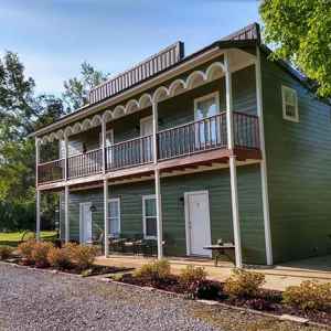 Bear Creek Saloon Guesthouse - Tishomingo, Mississippi