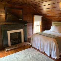 The Wisteria Room - two queen beds, sitting area, private bathroom