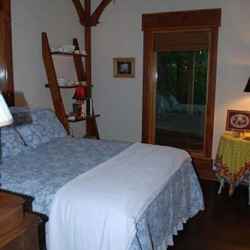 Bedroom with Queen Size Bed