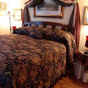 Miss Scarlett's Suite - King Size Bed