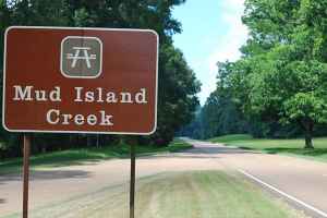 Parkway at Mud Island Creek - milepost 22