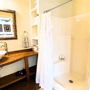 Bedroom 2 - Bathroom