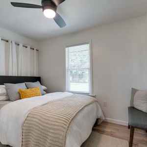 2nd Bedroom w/ Queen-Size Bed