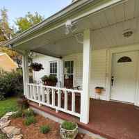 Savannah's Sanctuary - Front Porch